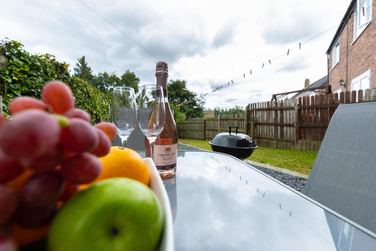 Taylor House Contractors Welcome Off Street Parking For Vans Durham Exteriör bild